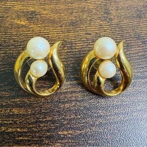 Avon Gold and Pearl Earrings Stud Post Vintage Retro
